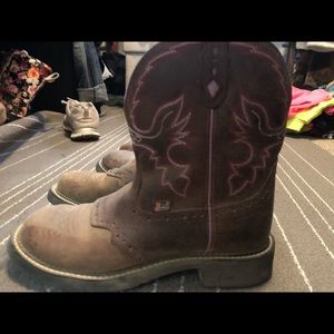 Justin round toe boots